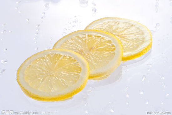 柠檬片泡水的功效与作用