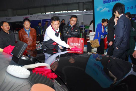 中国的汽车美容养护贴膜市场十分巨大。
