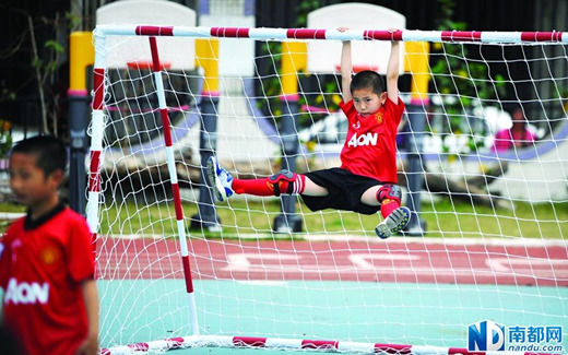 珠赛海恒隆艺术幼儿园 展开一场激烈足球|幼儿