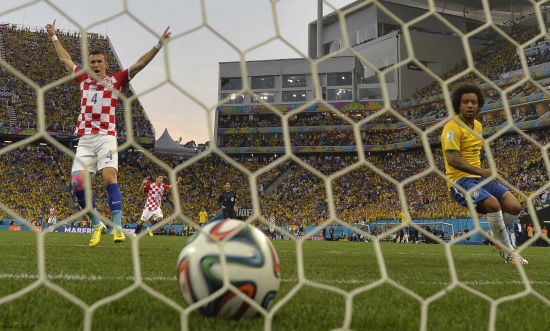 巴西世界杯揭幕战打响 第1比赛日十佳图片_新