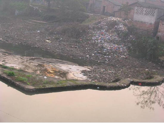 中国之殇 经济发展换来环境破坏河流污染_新浪清远