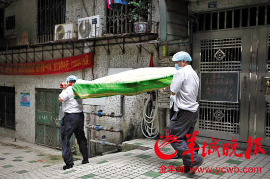 广州:男子修空调不慎从六楼坠亡 疑因安全绳断
