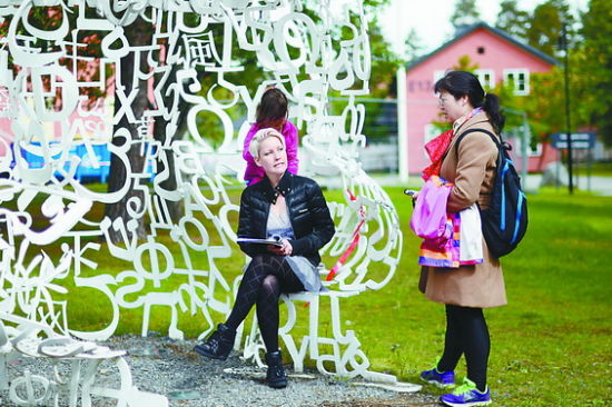 瑞典北部有座雕塑公园 没有围墙不收门票_新浪