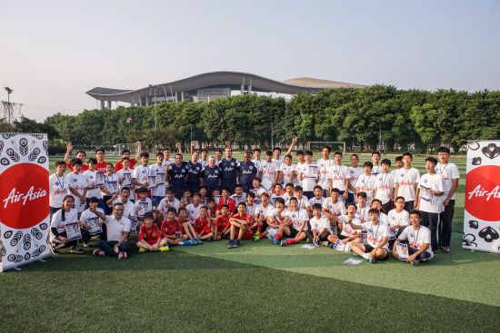 亚航QPR足球训练营登陆广州 推广足球运动_新