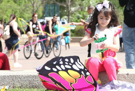 美国第四大城市休斯敦举办风筝节迎接春天 _新