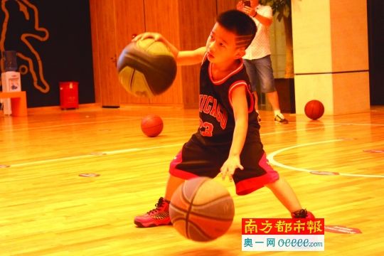 5岁篮球神童参加中国梦想秀 或进入准职业训练