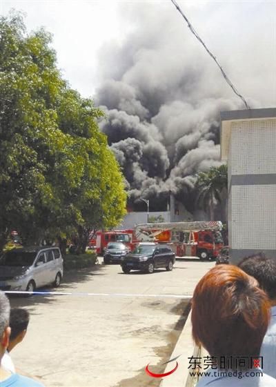 寮步一厂房起火 附近幼儿园百名孩子紧急疏散