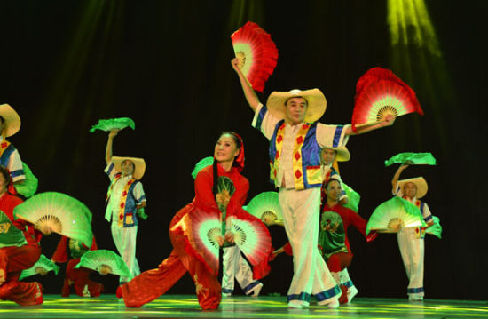 广东省第二届中老年舞蹈大赛颁奖晚会举行