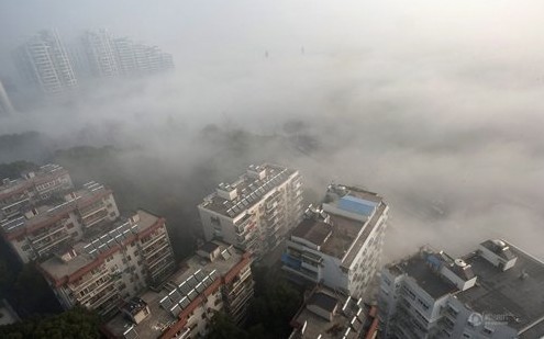 PM2.5雾霾天气=慢性自杀 全民抗霾热情高涨