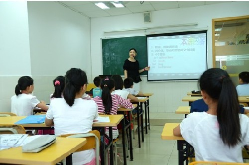 寓教于乐的卓越教育英语培训老师_新浪广东城